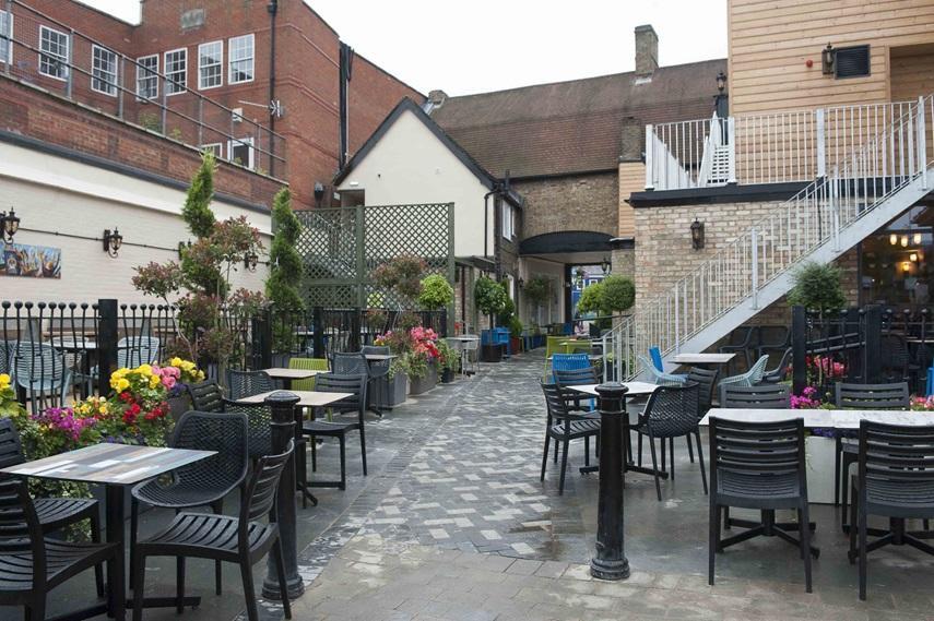 The Crown Hotel Wetherspoon Biggleswade Esterno foto