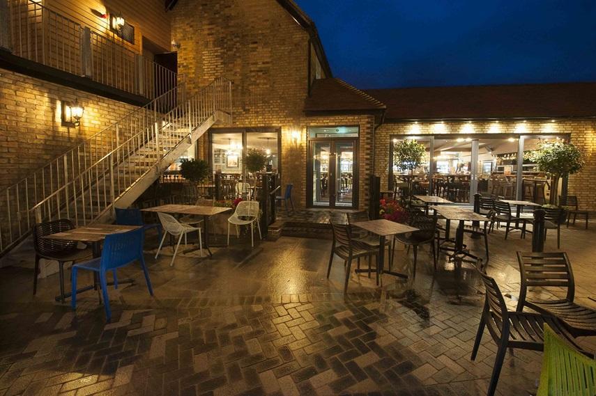 The Crown Hotel Wetherspoon Biggleswade Esterno foto
