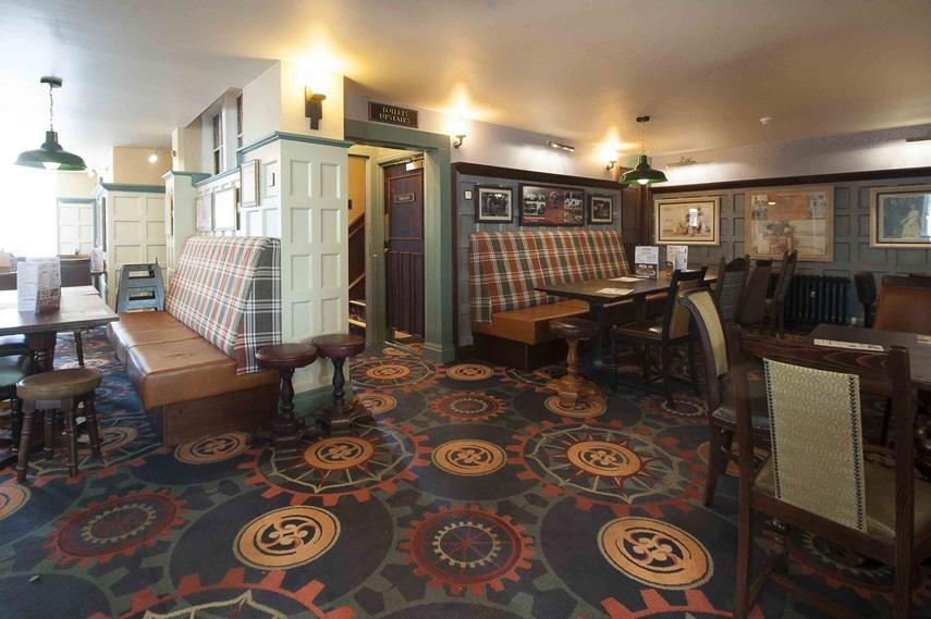 The Crown Hotel Wetherspoon Biggleswade Esterno foto
