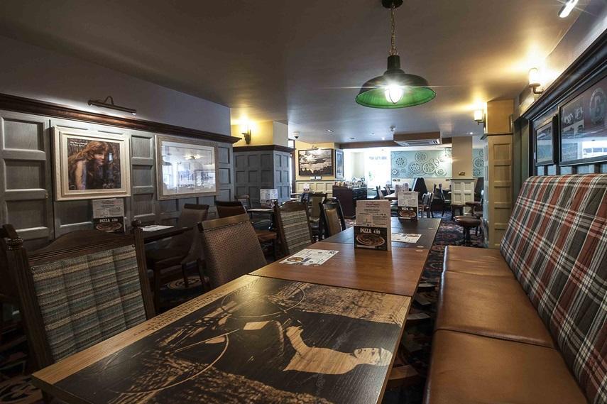 The Crown Hotel Wetherspoon Biggleswade Esterno foto