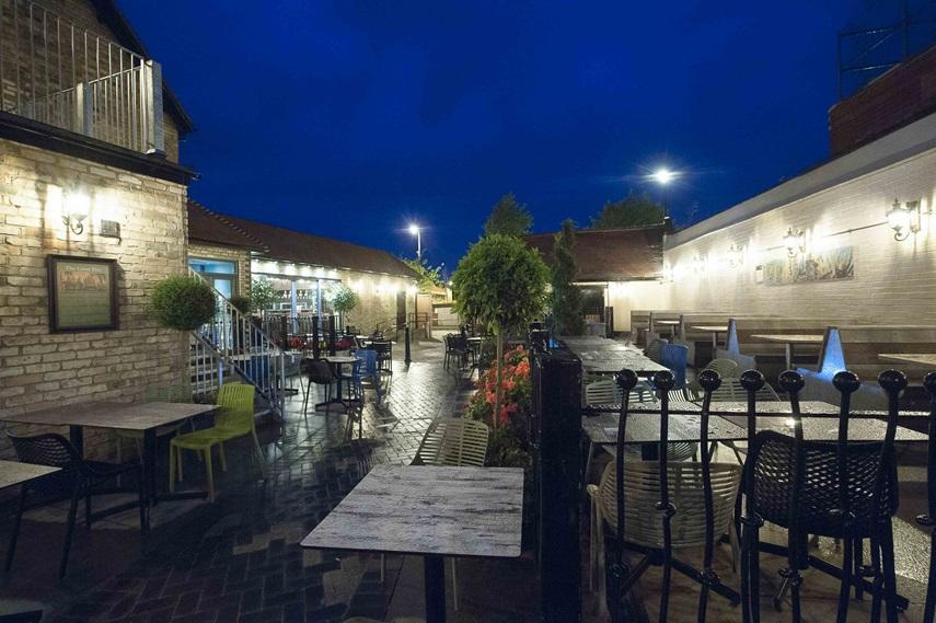 The Crown Hotel Wetherspoon Biggleswade Esterno foto